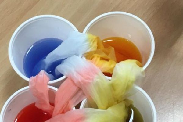 Science experiments - colour mixing rainbow